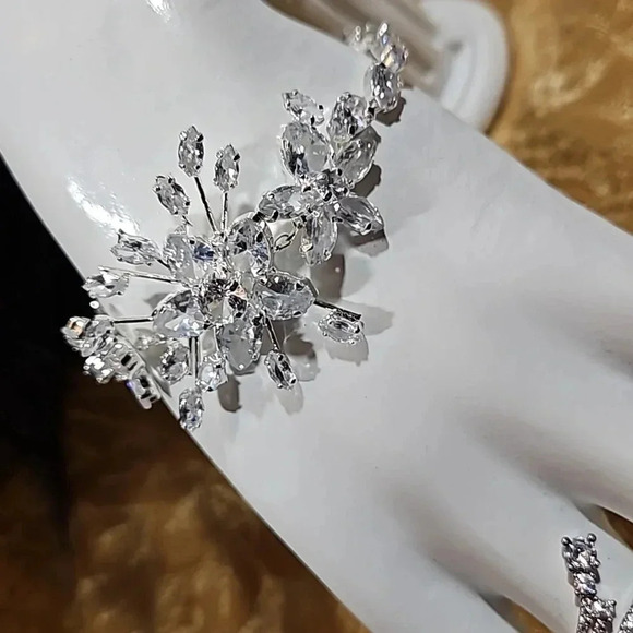 Glitter me is a one-of-a-kind unique Tiara bundle. - Picture 15 of 17